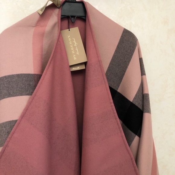 $950 burberry reversible wool check wrap NWT - Picture 8 of 13